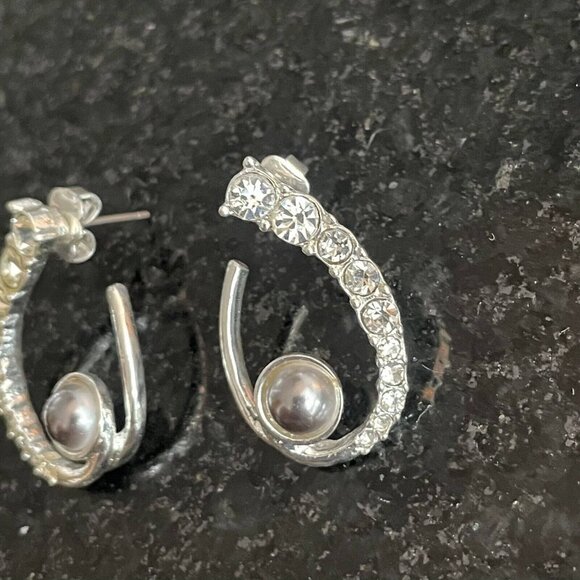 Avon Ellea Hoop Earrings Rhinestone Butterfly Closure Silver Tone - Picture 3 of 5